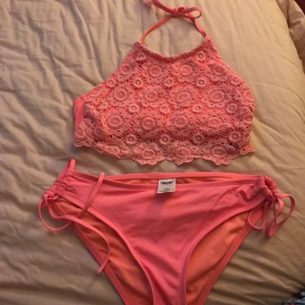 Bathing suits - Picture 2 of 2